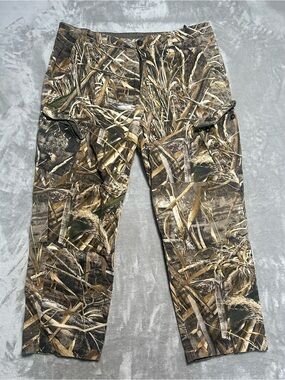 Magellan camouflage pants men’s 42-44 hunting fishing outdoors
